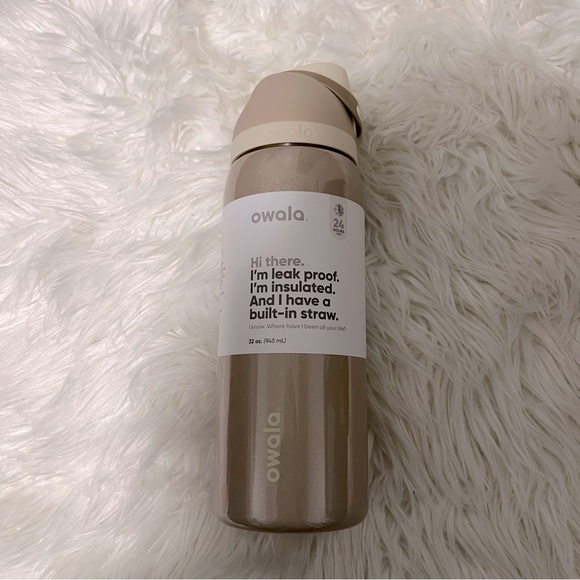 Owala 32 oz. FreeSip Stainless Steel Water Bottle - Holiday Magic - Picture 2 of 8